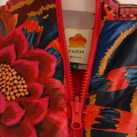 FARM Rio Red Floral Puffer Jacket - Picture 2 of 2